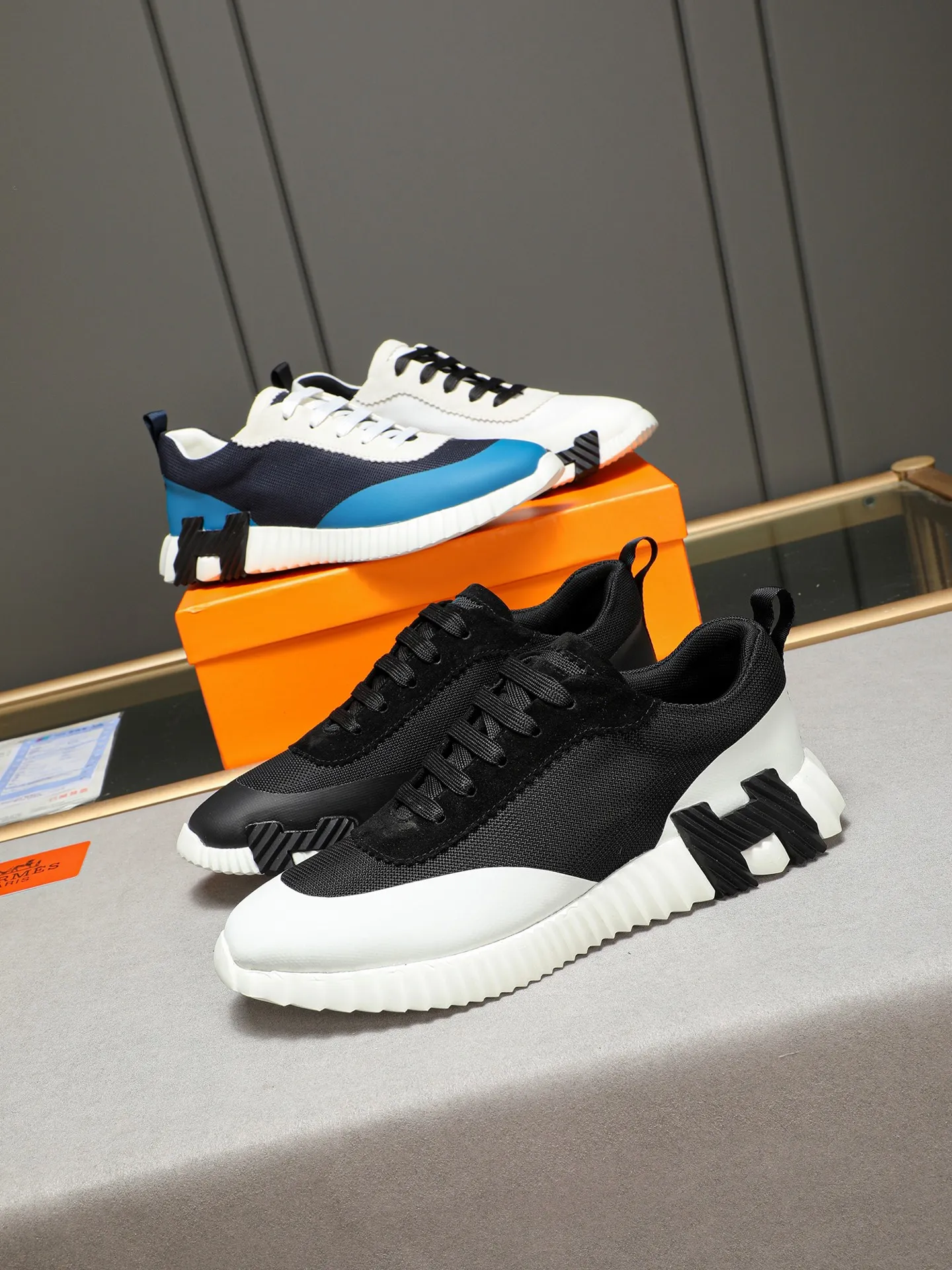 Men's shoes 💰460 [Hermes] fe new arrival~ New Bouncing sneakers Hermès are the most comfortable shoes, no one else⃣️, they are very light on the feet and look great, you will not feel tired when you go shopping and running around 👍 Very light and comfortable, extremely light, suitable for both sports and leisure, and feel great when you step on them! It’s up to you to choose, there’s always what you want~ ✔️Fabric: First layer frosted➕Imported glue➕Breathable mesh ✔️Inner lining: Imported mesh ✔️Outsole: Original outsole ✔️Size: Men’s 38-44 (45 custom-made)